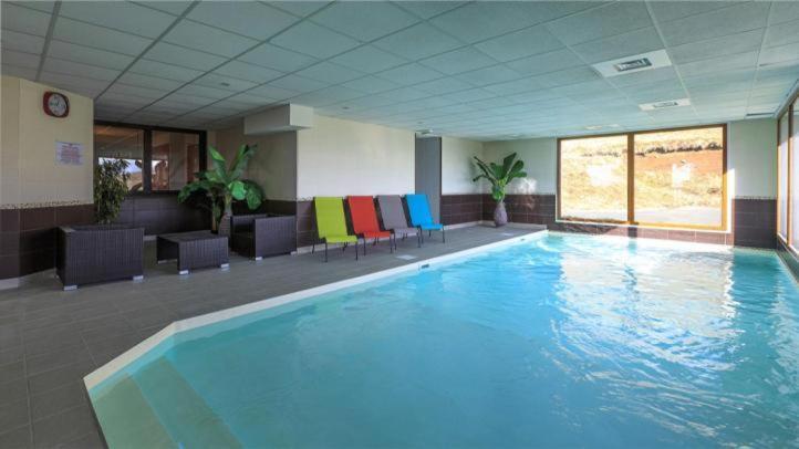 Appartement 4 Personnes Avec Piscine, Wifi, Garage Besse-et-Saint-Anastaise Exterior photo